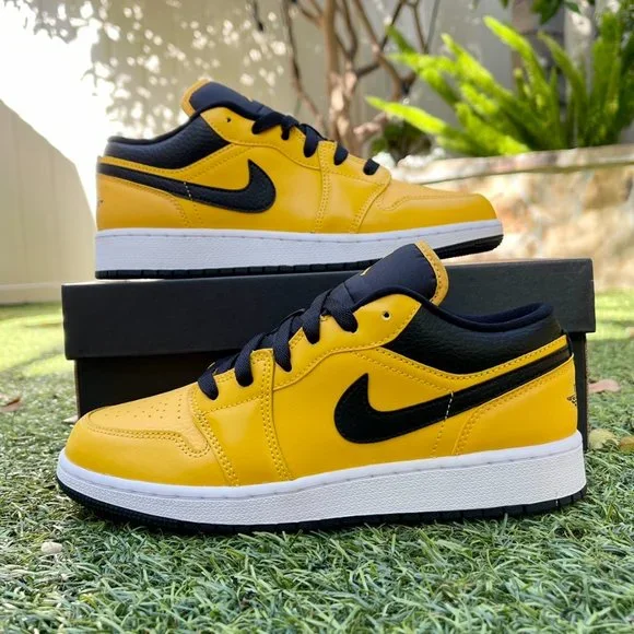 Nike air Jordan 1 yellow black shoes - Picture 2 of 4